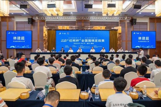 阿森纳5-0领先朗斯第85分钟，马丁内利在禁区内被放倒，同时对手还有手球嫌疑，裁判观看VAR后判罚点球【比赛焦点瞬间】第17分钟，萨卡在双人夹击下被放倒第40分钟，梅迪纳一脚远射击中立柱第67分钟，哈弗茨角球区附近过人，顺着底线突破传中，厄德高的射门被挡了【双方阵容】阿森纳首发：22-拉亚、18-富安健洋（46’ 4-本-怀特）、2-萨利巴、6-加布里埃尔、35-津琴科（46’ 15-基维奥尔）、8-厄德高、41-赖斯（75’ 20-若日尼奥）、29-哈弗茨、9-热苏斯（82’ 14-恩凯提亚）、11-马丁内利、7-萨卡（66’ 24-尼尔森）阿森纳替补：1-拉姆斯代尔、31-海因、17-塞德里克、19-特罗萨德、25-埃尔内尼、59-斯凯利、63-恩瓦内里朗斯首发：30-桑巴、4-丹索、14-梅迪纳（46’ 3-马查多）、21-马萨迪奥-海达拉、24-格雷迪特（63’ 25-库萨诺夫）、6-萨迈德（46’ 23-艾诺伊）、26-南帕利斯-门迪（76’ 10-达科斯塔）、11-菲尔吉尼、29-弗兰科夫斯基、7-索托卡（46’ 28-阿德里安-托马森）、9-瓦希朗斯替补：16-莱卡、40-潘多尔、2-阿吉拉尔、20-马乌萨、18-迪乌夫、22-韦斯利-塞德